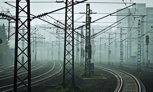 Ferroviario y Catenaria